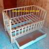 Дитяче ліжко Янголятко біле з закритою шухлядою  і безшумним маятниковим механізмом 
