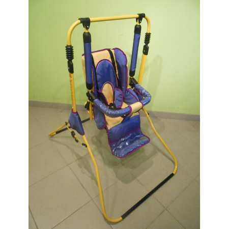 Happiness - детская напольная кресло - качеля с подножкой, откидной спинкой, мягким бампером и ремнями безопасности.